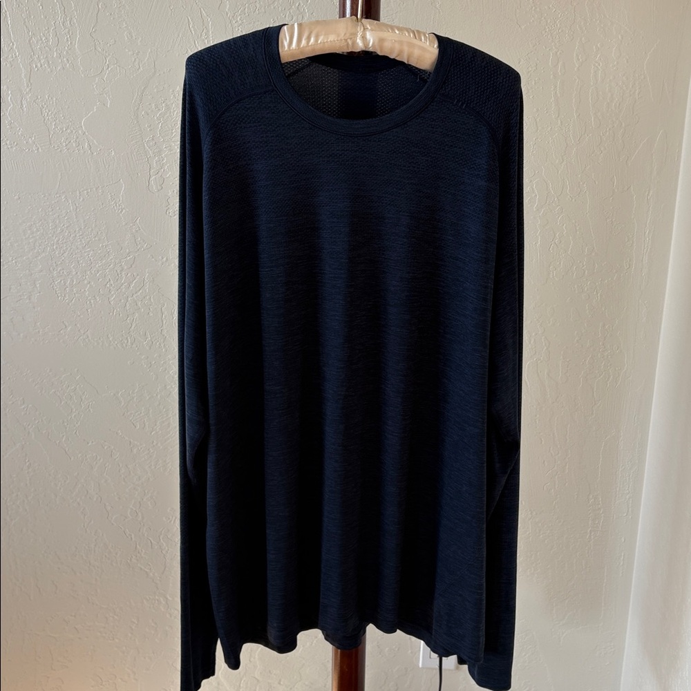 Men’s Lululemon long sleeve performance T shirt. - Picture 3 of 16